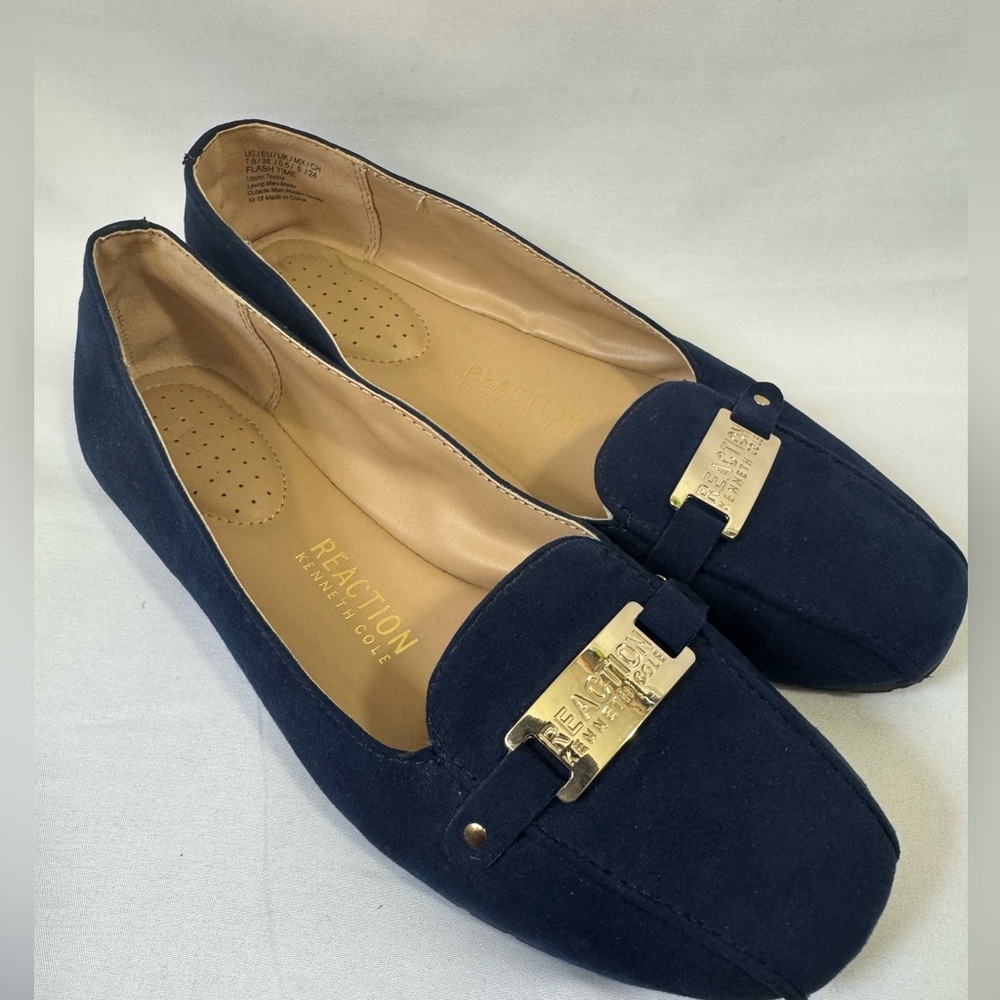 Kenneth Cole Reaction Navy Loafers with Gold buckle detail size 7.5